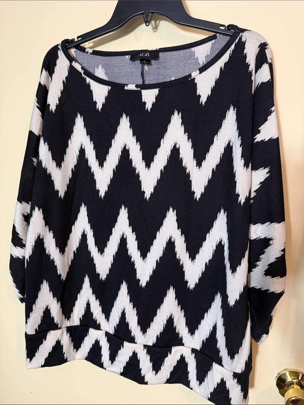 AGB Black and White Chevron Knit Top